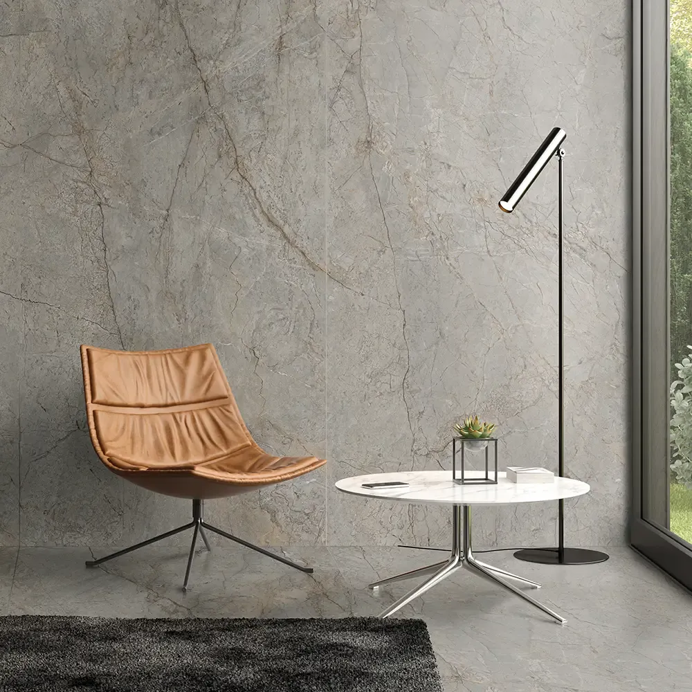 Ambiente real con porcelánico Arklam Mystic Grey 6 mm — proyecto de interiorismo