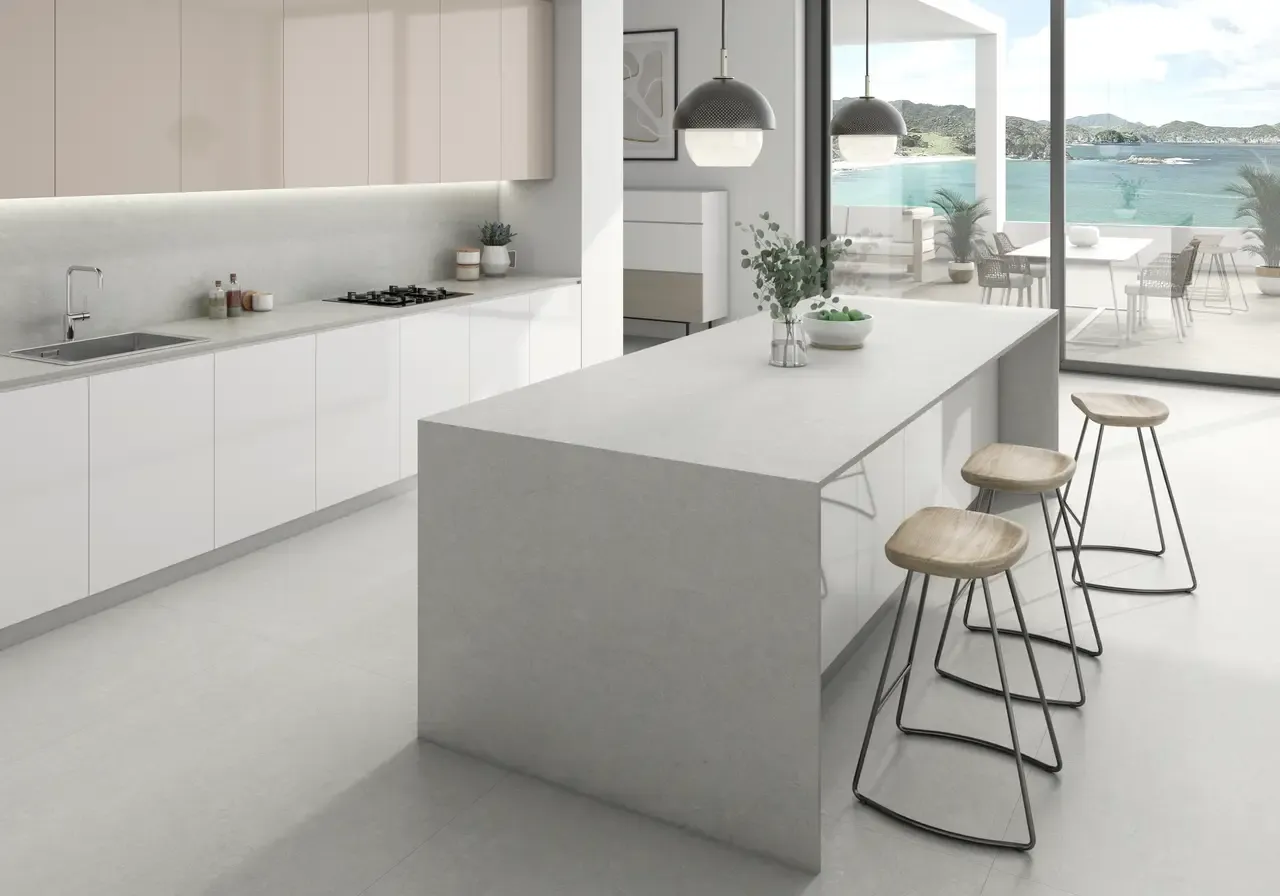 Ambiente real con porcelánico Arklam Bateig Blue 6 mm — proyecto de interiorismo