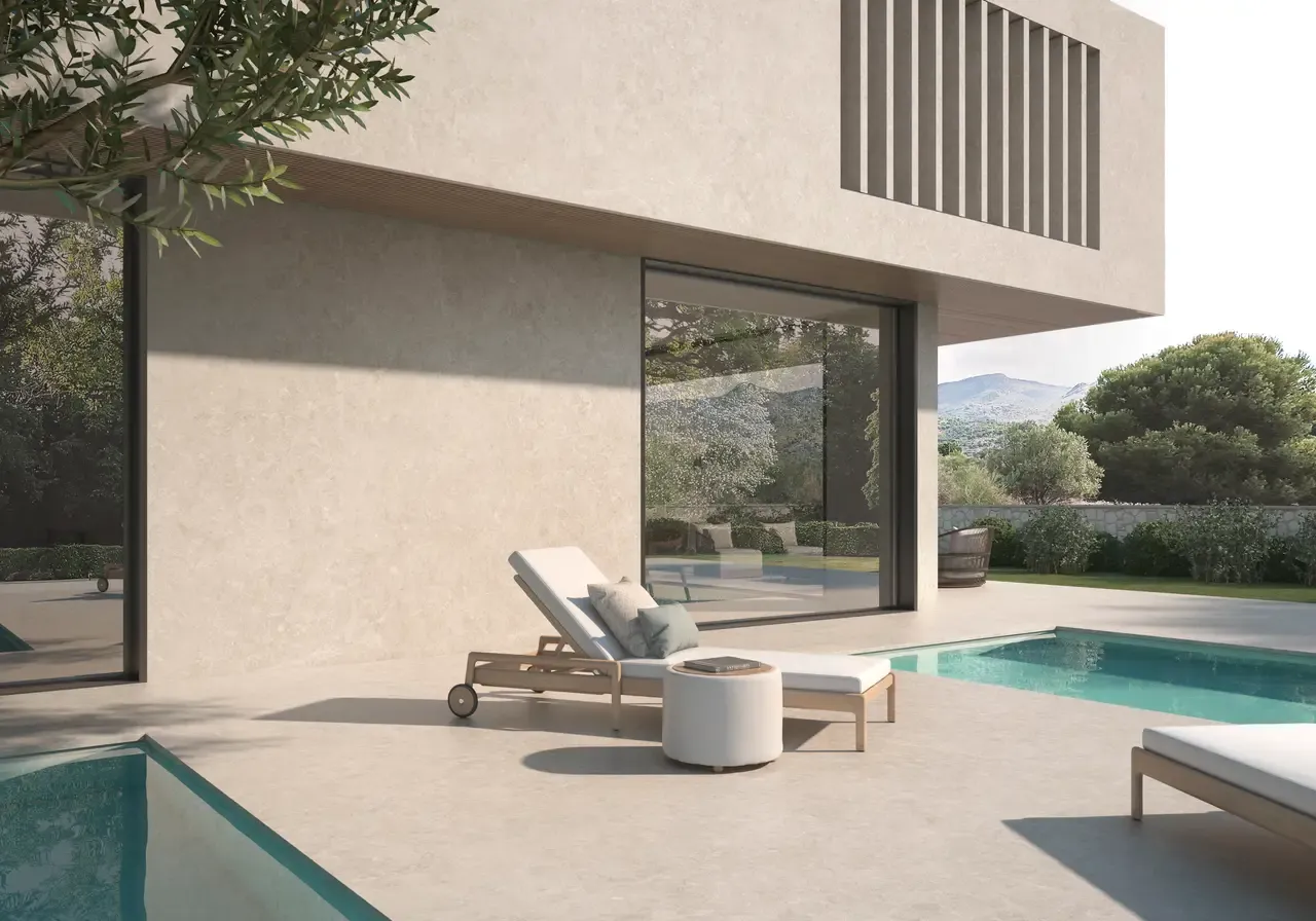 Ambiente real con porcelánico Arklam Tundra Cream 6 mm — proyecto de interiorismo
