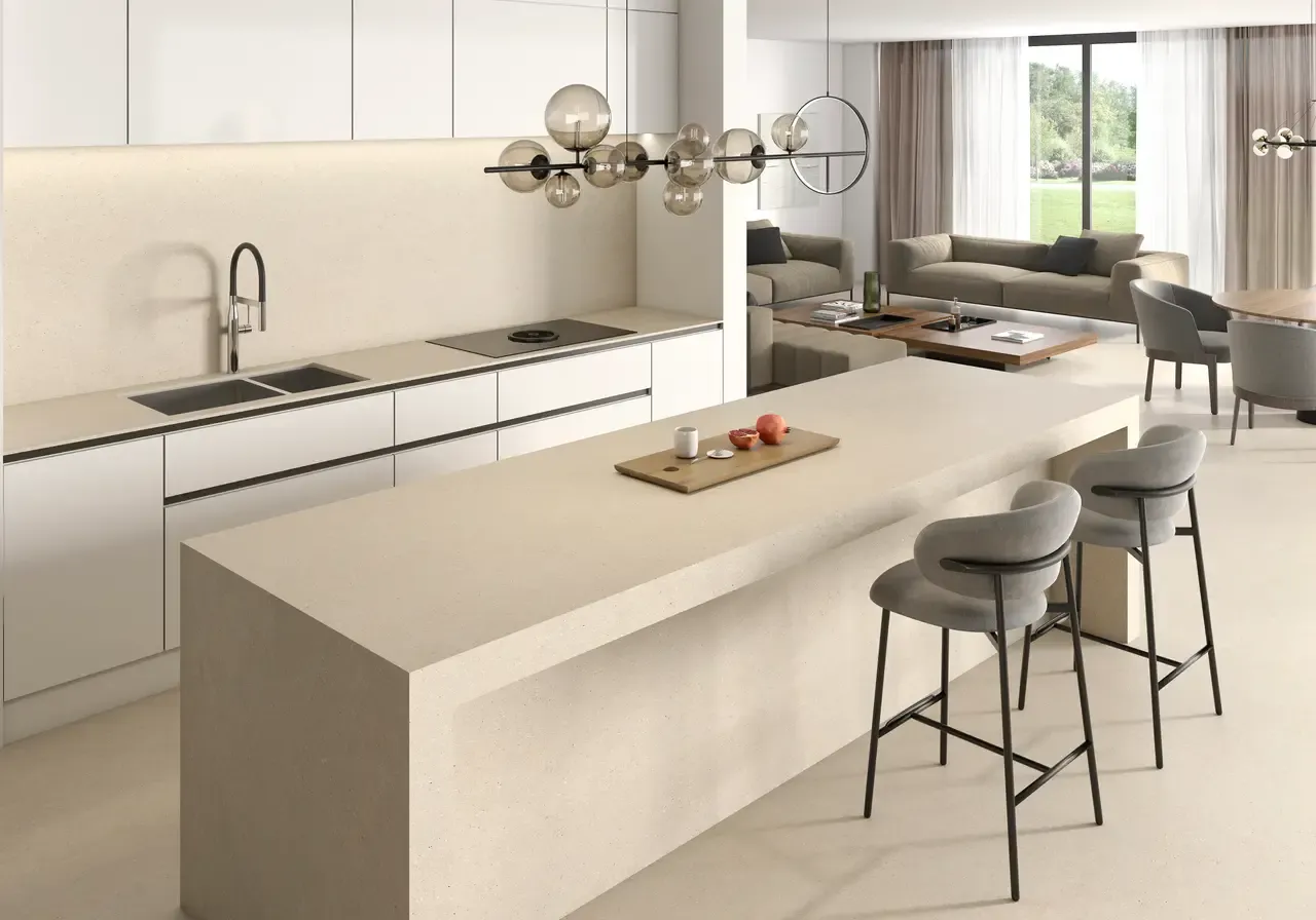 Ambiente real con porcelánico Arklam Bateig Verona 6 mm — proyecto de interiorismo