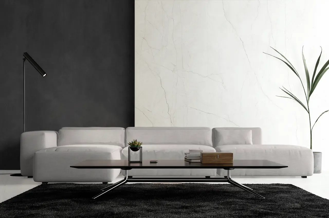 Ambiente real con porcelánico Arklam Omnia White 6 mm — proyecto de interiorismo