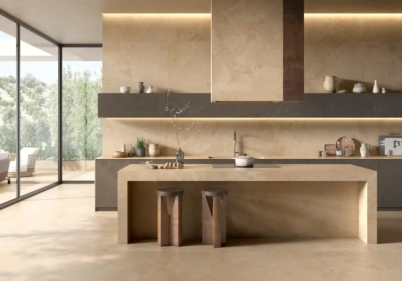 Ambiente real con porcelánico Arklam Salma Amber 6 mm — proyecto de interiorismo