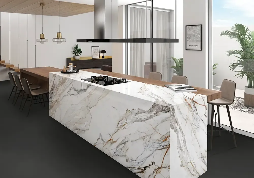 Ambiente real con porcelánico Arklam Calacatta Paonazzo 6 mm — proyecto de interiorismo