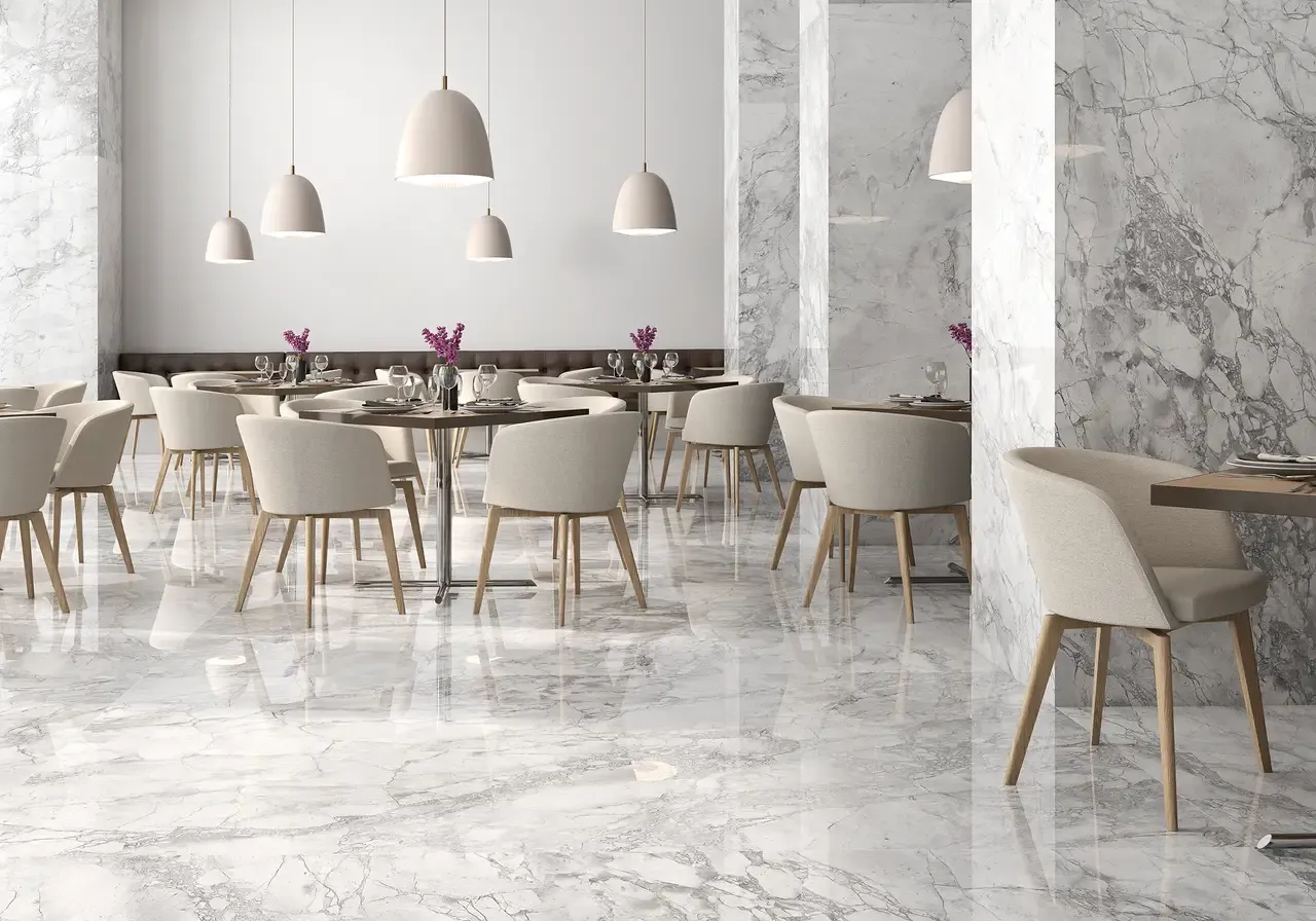 Ambiente real con porcelánico Arklam Portobello 6 mm — proyecto de interiorismo