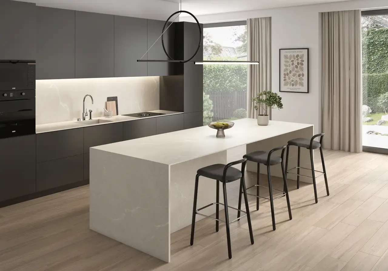Ambiente real con porcelánico Arklam Melbourne 6 mm — proyecto de interiorismo