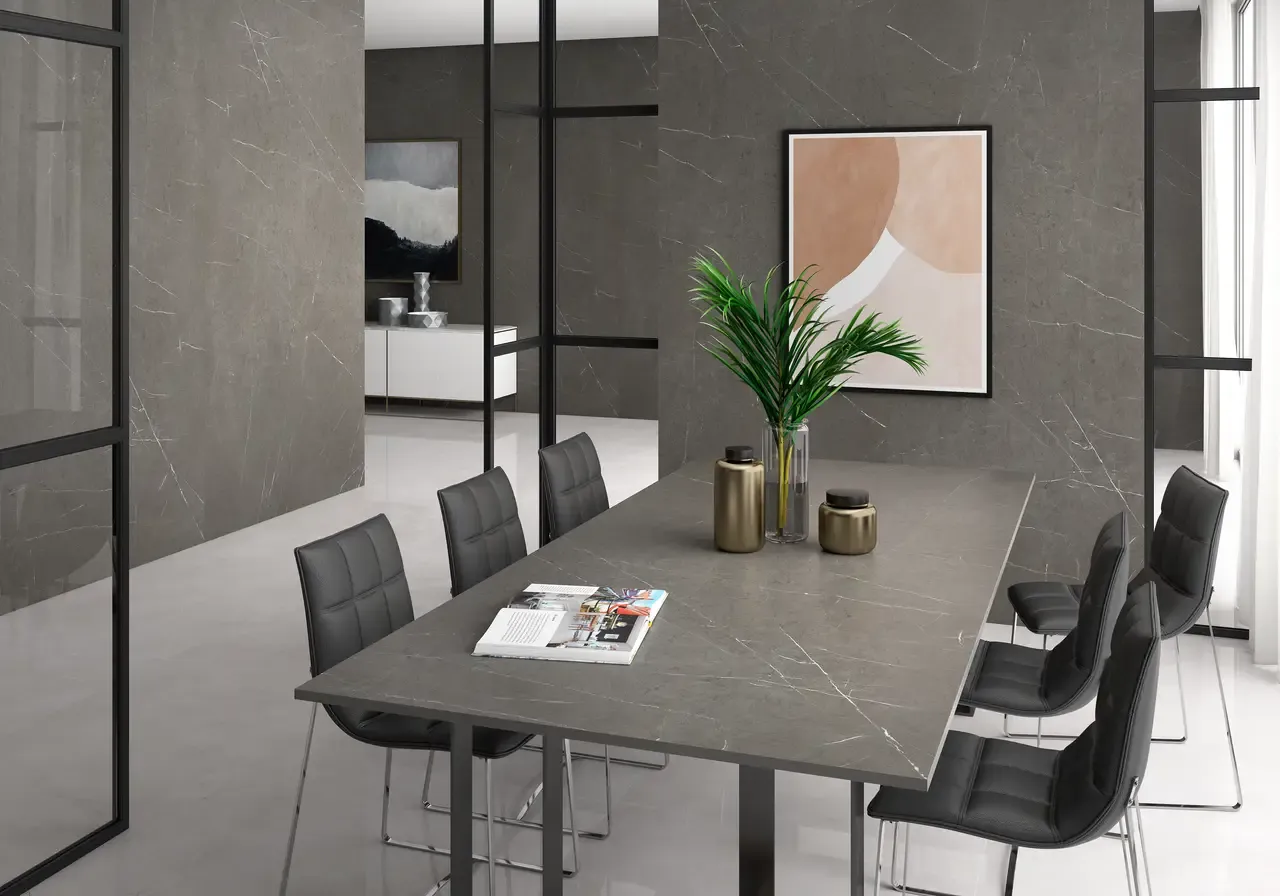Ambiente real con porcelánico Arklam Londra 6 mm — proyecto de interiorismo