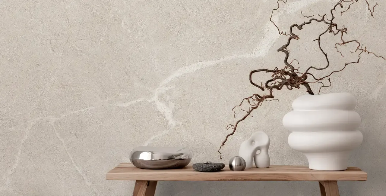 Ambiente real con porcelánico Arklam Gris Levante 6 mm — proyecto de interiorismo