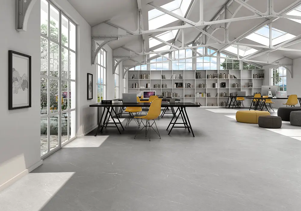 Ambiente real con porcelánico Arklam Avenue Ash 6 mm — proyecto de interiorismo