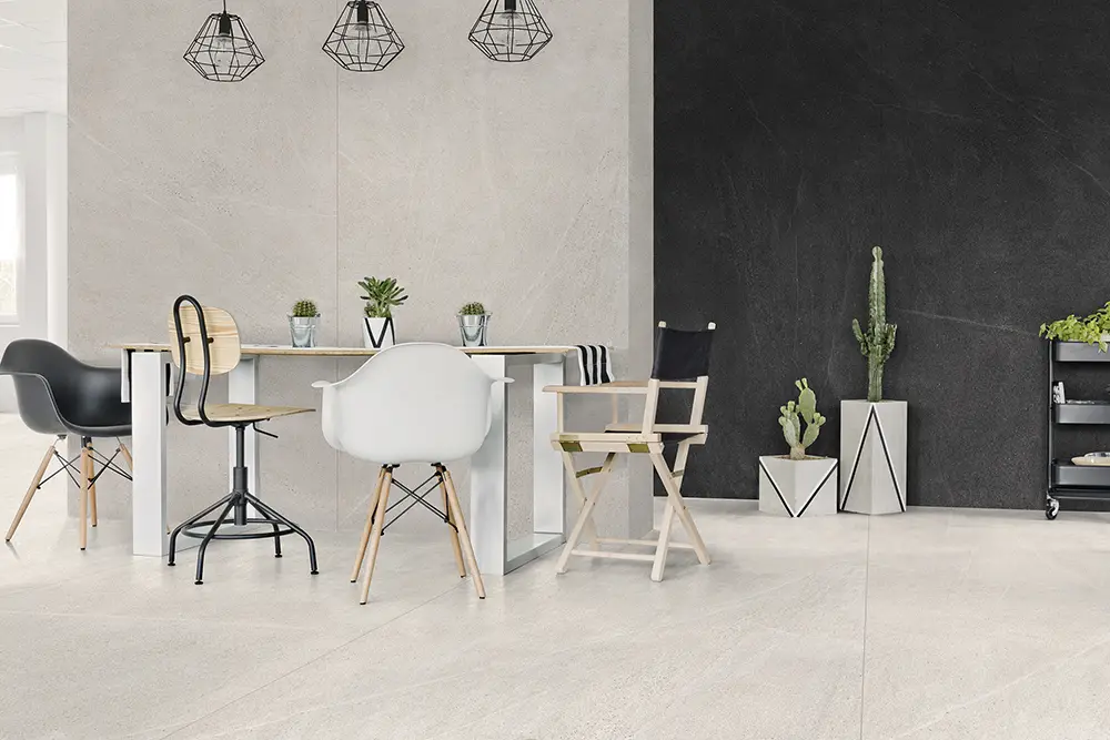 Ambiente real con porcelánico Arklam Manhattan 6 mm — proyecto de interiorismo
