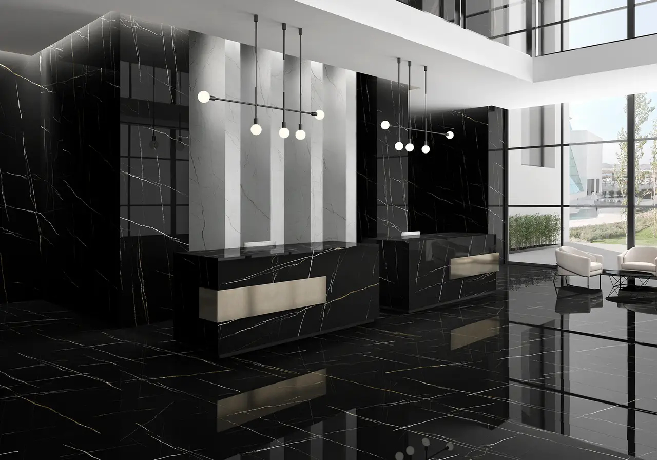 Ambiente real con porcelánico Arklam Sahara Noir 6 mm — proyecto de interiorismo
